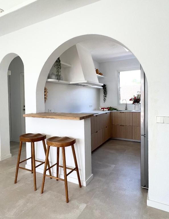 A kitchen or kitchenette at BiniVento- Lovely villa with pool near the beach