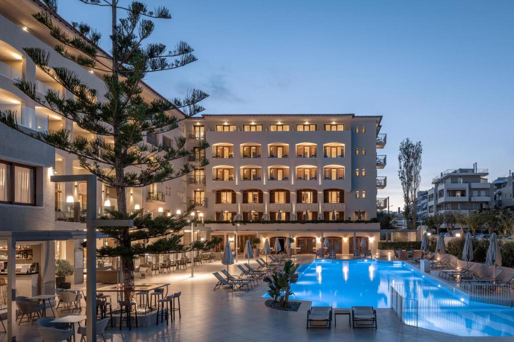 Bazén v ubytování Theartemis Palace nebo v jeho okolí