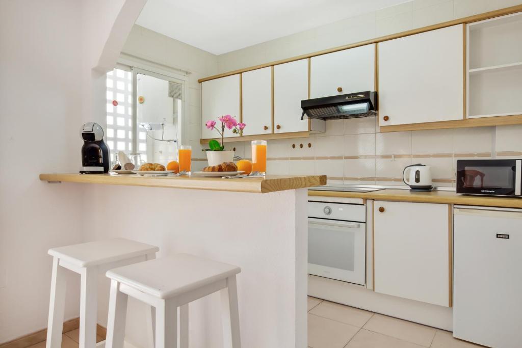 Kuchyň nebo kuchyňský kout v ubytování Imperial Puerto 2 3F By IVI Real Estate