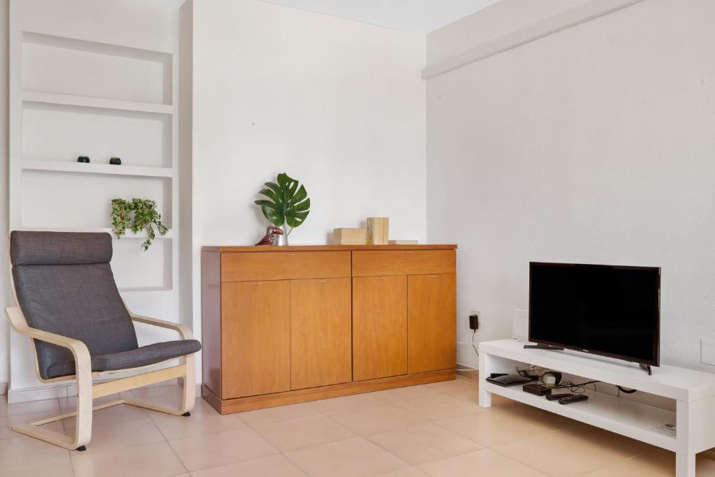 TV a/nebo společenská místnost v ubytování Imperial Puerto 2 3F By IVI Real Estate