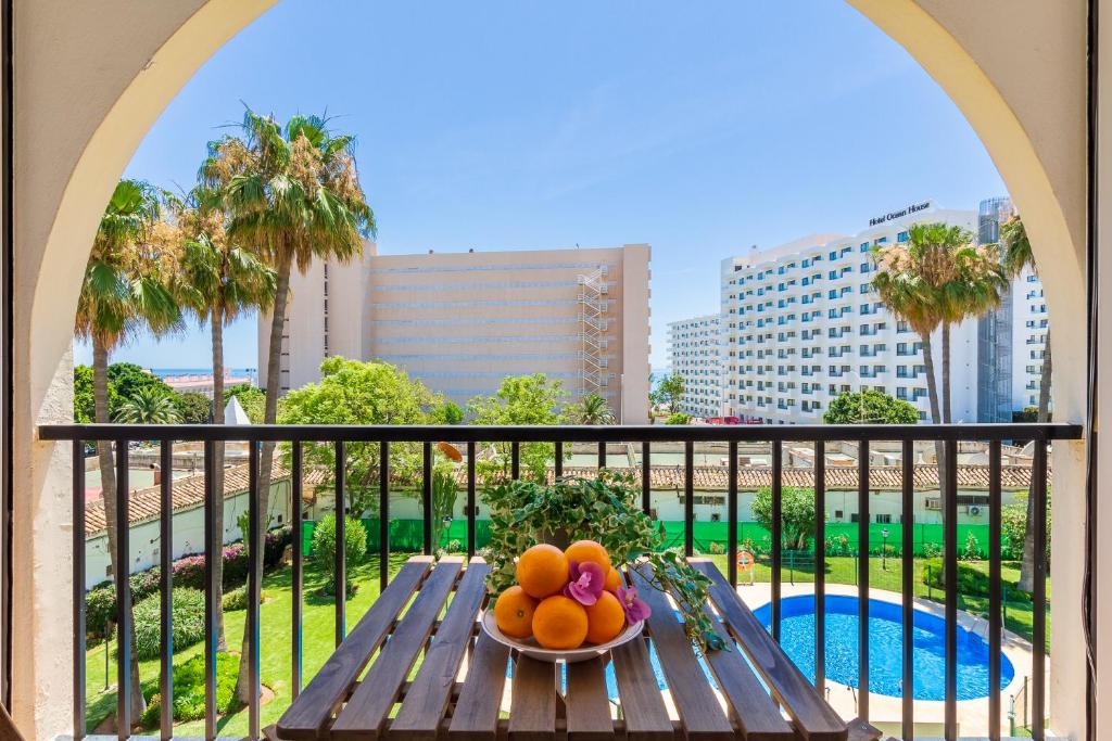 a plate of fruit sitting on a bench on a balcony at Imperial Puerto 2 3F By IVI Real Estate in Torremolinos