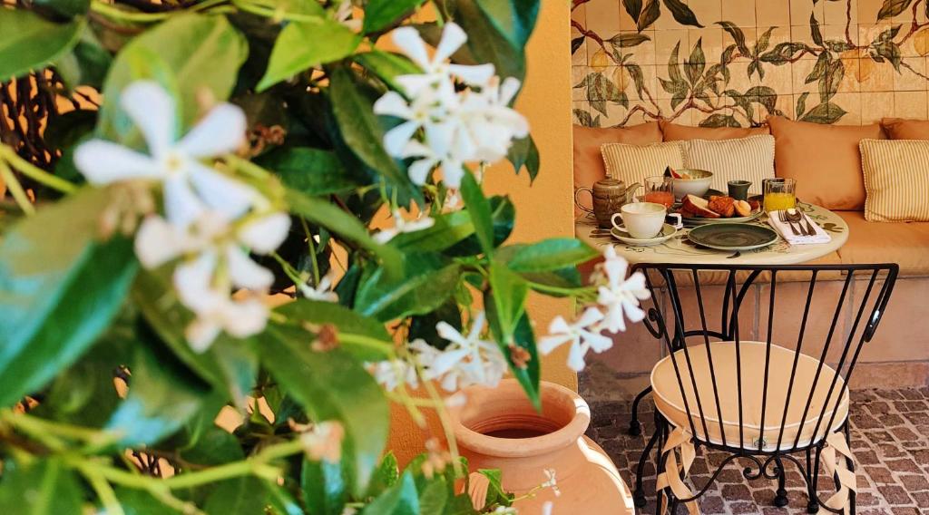 Hôtel La Pérouse Nice Baie des Anges - Resim 22