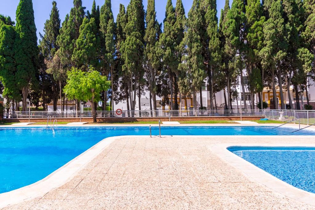 Bazén v ubytování Rocio Anexo by IVI Real Estate nebo v jeho okolí