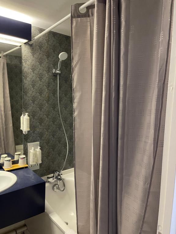 Koupelna v ubytování Cit'Hôtel le Welcome