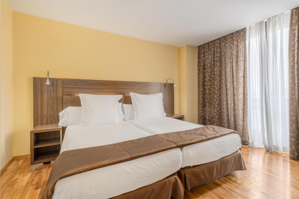 A bed or beds in a room at Exe Doña Carlota