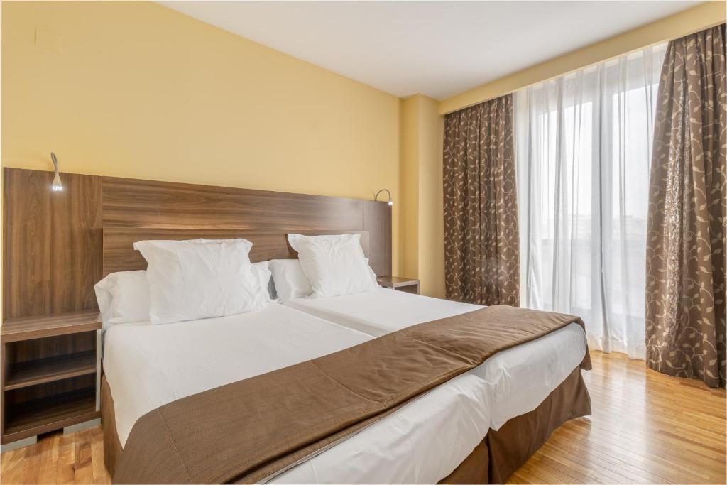 A bed or beds in a room at Exe Doña Carlota