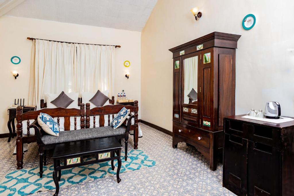 Posezení v ubytování The Tamarind Hotel - A Boutique Heritage Stay, Anjuna - Goa