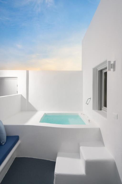 White Concept Caves - Resim 6