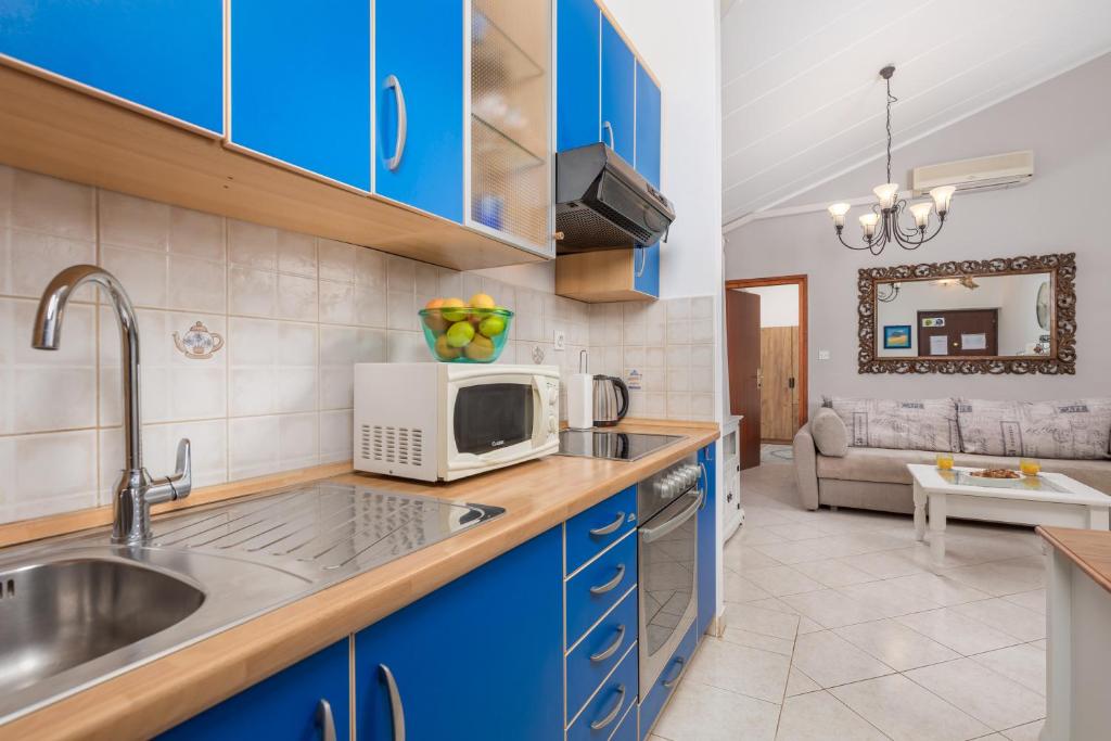 Kuchnia lub aneks kuchenny w obiekcie Rona apartment Janja