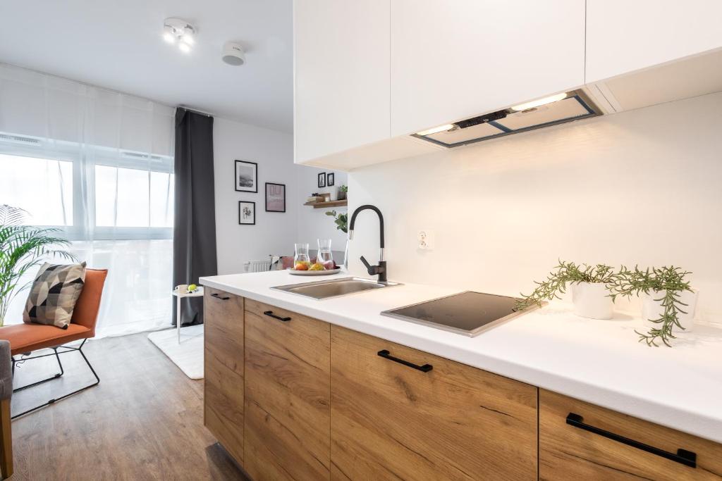 Kuchyň nebo kuchyňský kout v ubytování Apartamenty Jaworska 4 Wrocław