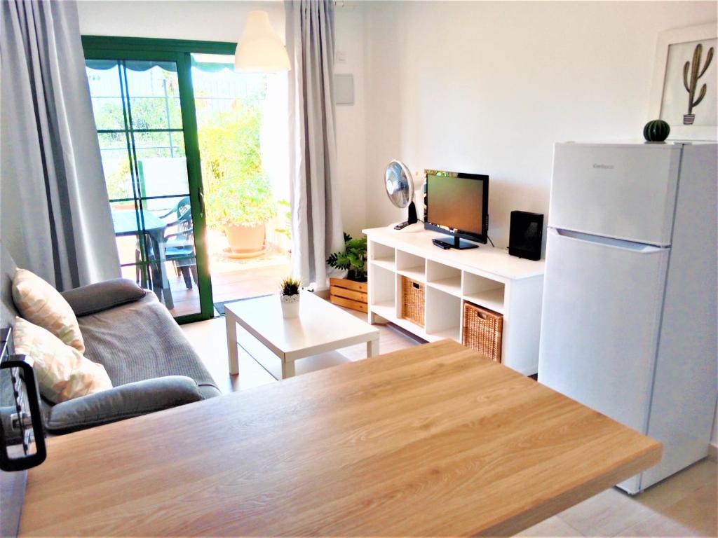 TV a/nebo společenská místnost v ubytování Bungalow Duna Flor Maspalomas