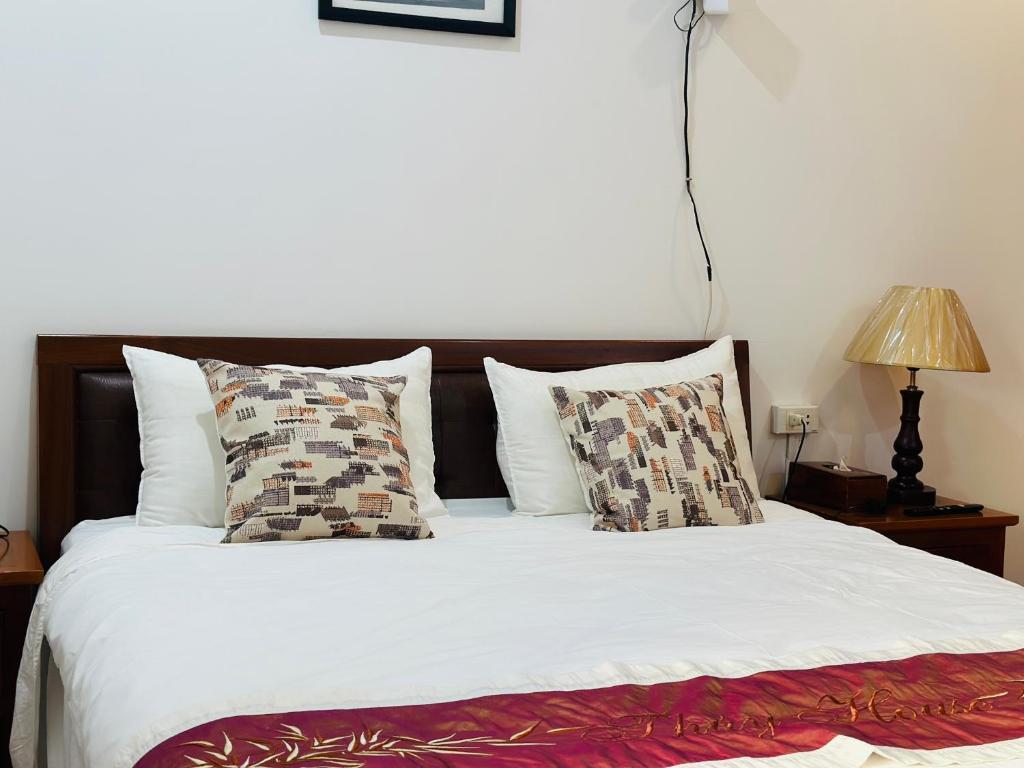 Postel nebo postele na pokoji v ubytování Thuy House Hoi An