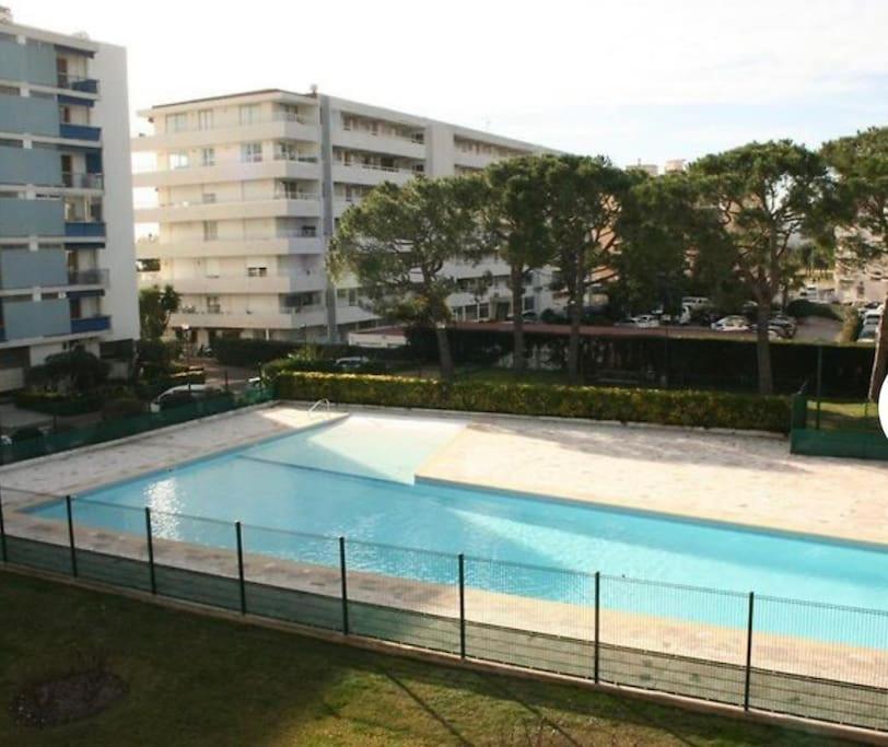 Kolam renang di atau dekat dengan Appartement vue mer