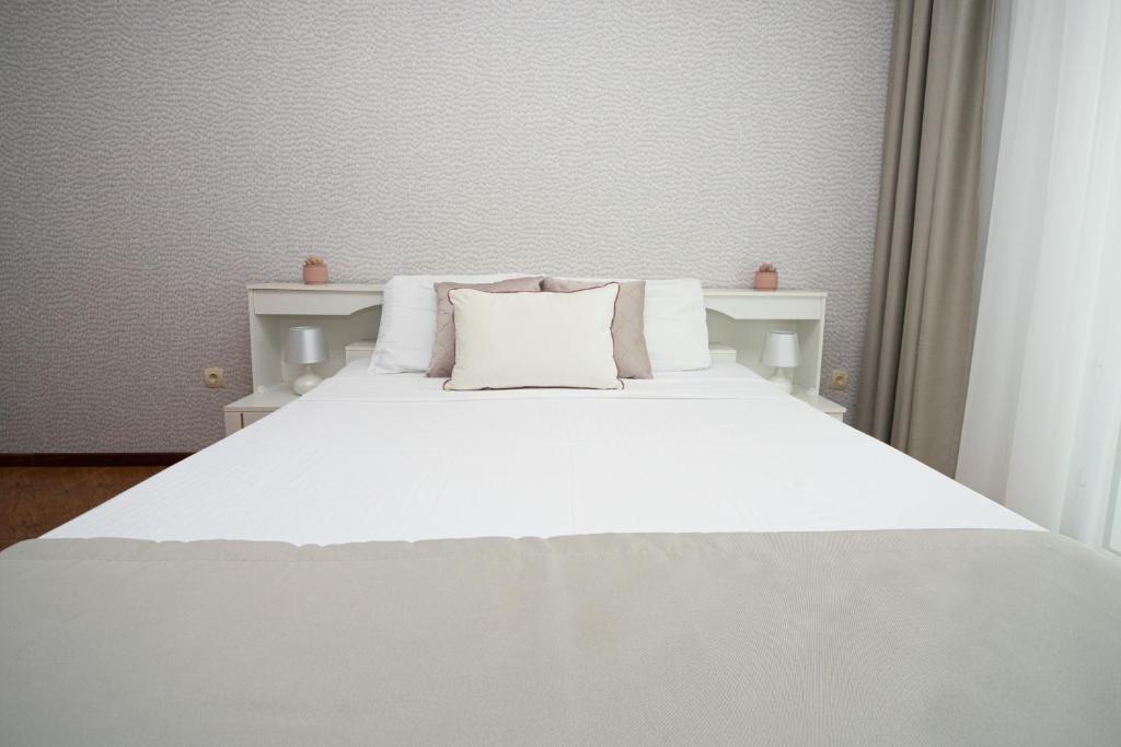 Кровать или кровати в номере Apartments Adeona