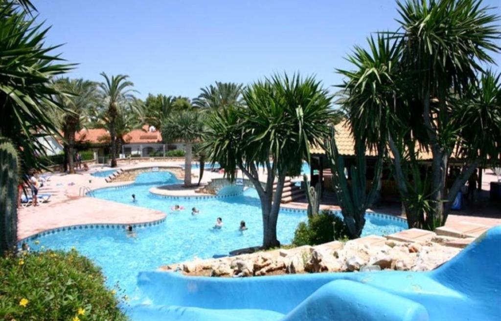 En Denia, urbanización el palmar con piscina, toboganes y ...