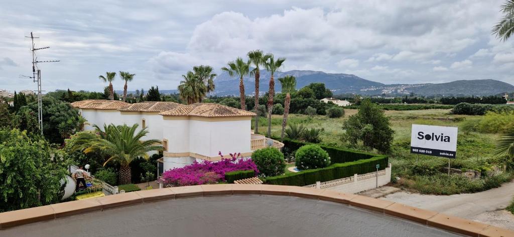 En Denia, urbanización el palmar con piscina, toboganes y ...
