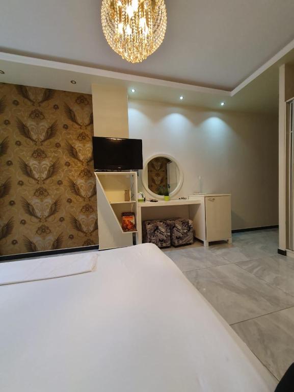 Deluxe Rooms - Image 4