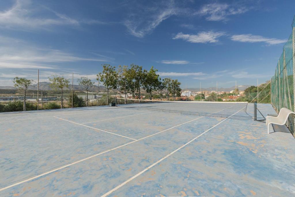 Tenis a/nebo squash v ubytování Apartamento Clayma nebo okolí