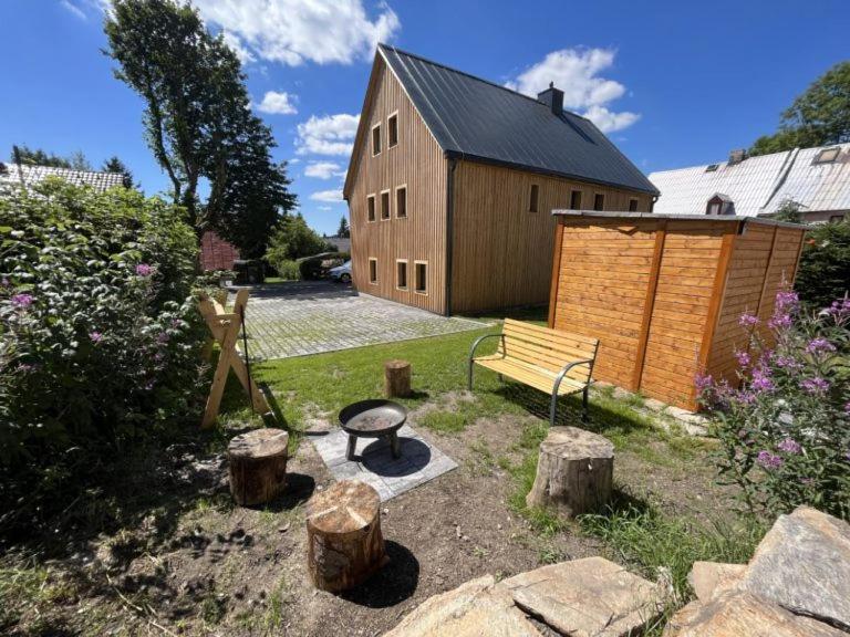 Ogród w obiekcie Apartmány VOLF - Boží Dar