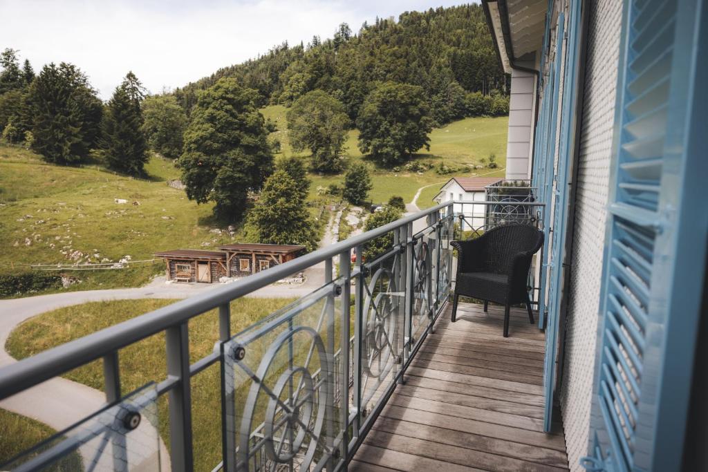 Hotel Villa Honegg - Tweepersoonskamer Met Uitzicht Op De Bergen