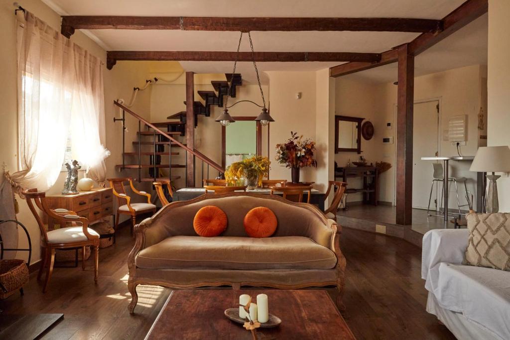 Posedenie v ubytovaní Amazing Vila close to Sitges, jacuzzi, swimming pool & exellent views