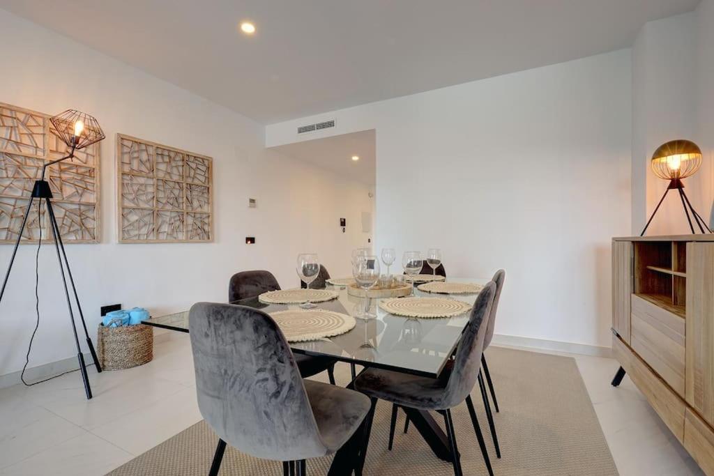 Posedenie v ubytovaní Luxurious Apartment at Estepona Hills with stunning views