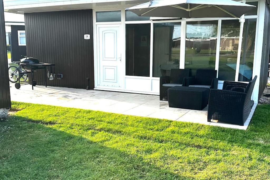 Zahrada ubytování Beautiful Chalet, 18 Cordova, Selsey Country Club