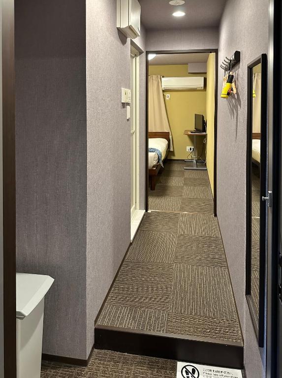Postel nebo postele na pokoji v ubytování Miro Kyoto Nijo Hotel