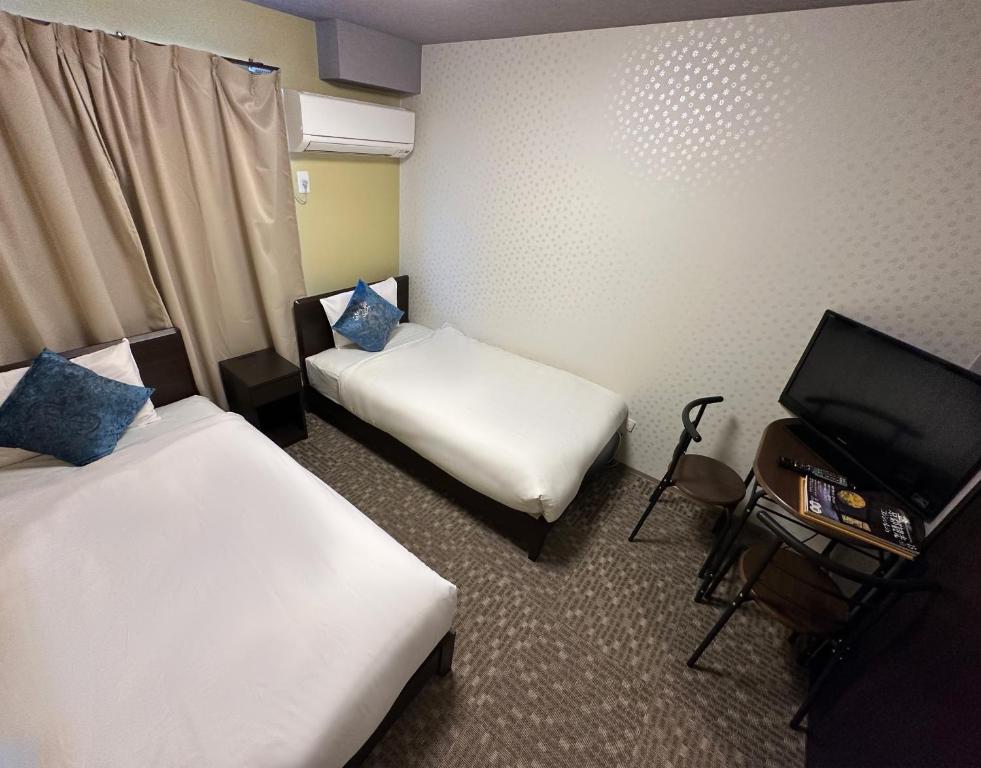 Postel nebo postele na pokoji v ubytování Miro Kyoto Nijo Hotel
