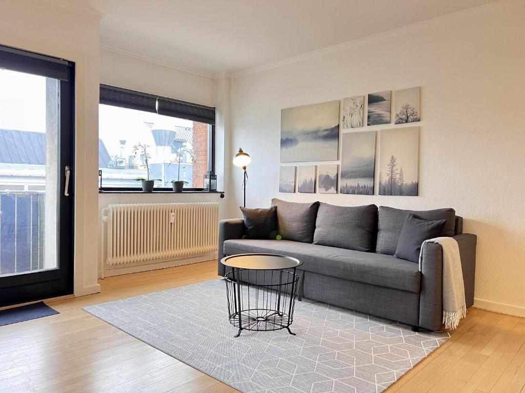 Uma área de estar em One Bedroom Apartment In Glostrup, Hovedvejen 182,