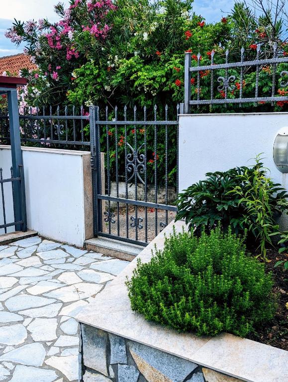 Zahrada ubytování Apartman Dabecic