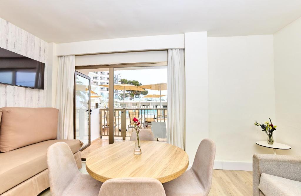 Leonardo Suites Hotel Ibiza Santa Eulalia, Es Cana – Prezzi ...