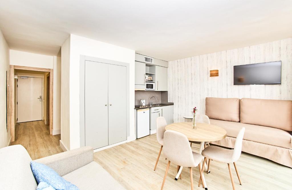 Leonardo Suites Hotel Ibiza Santa Eulalia, Es Canar ...