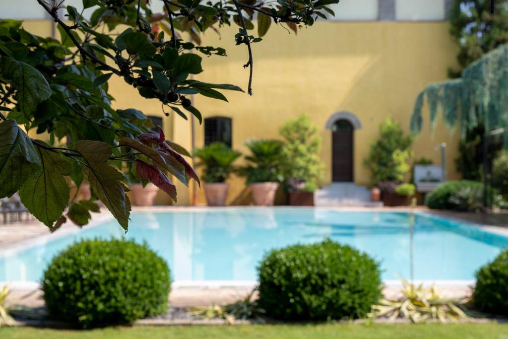 Bazén v ubytování Hotel Airone nebo v jeho okolí