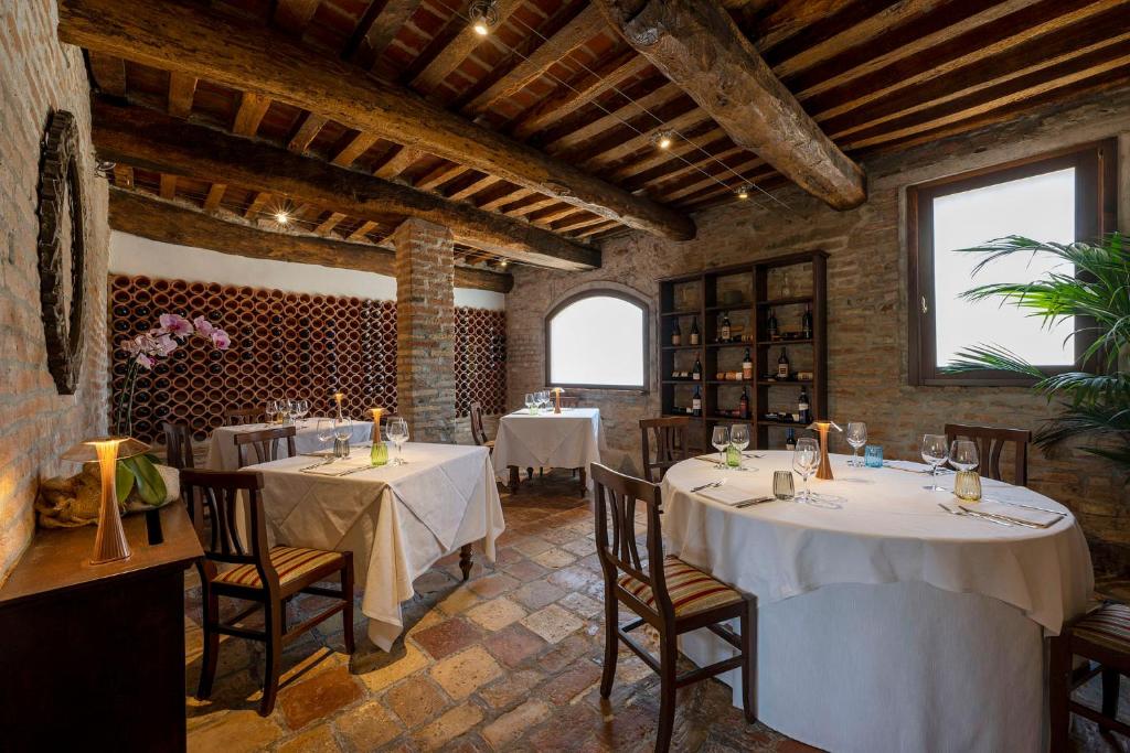 Restaurace v ubytování Hotel Airone