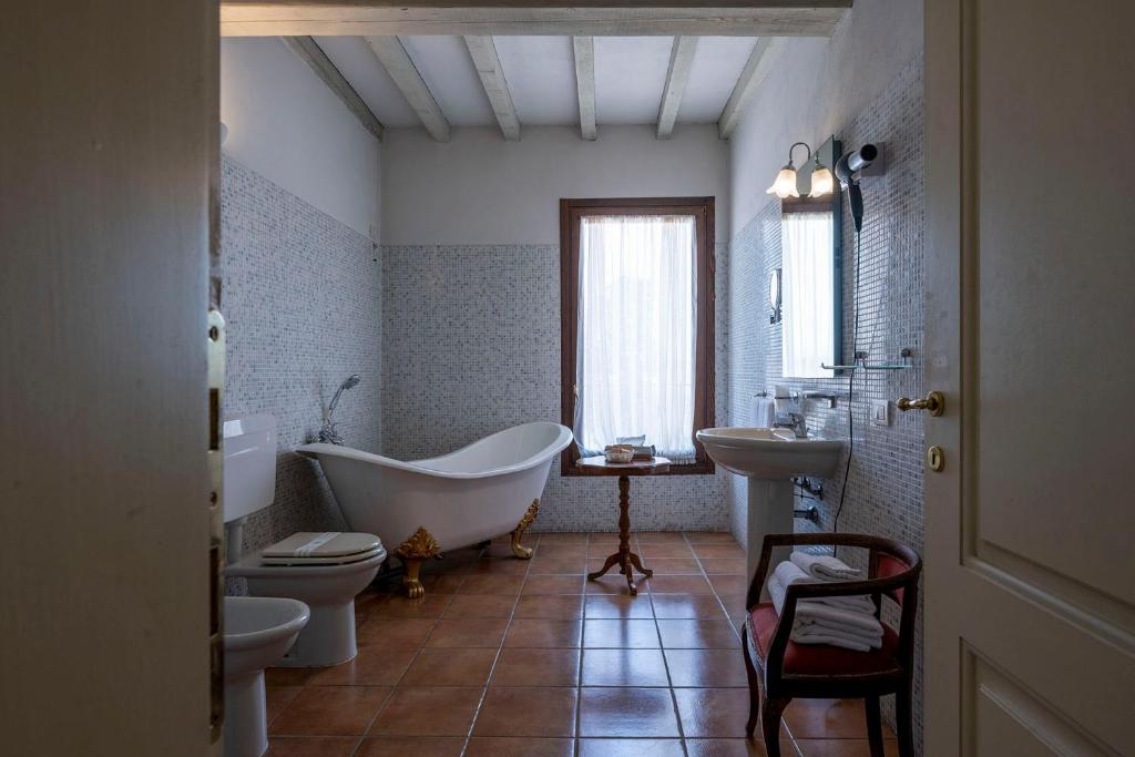 Koupelna v ubytování Hotel Airone