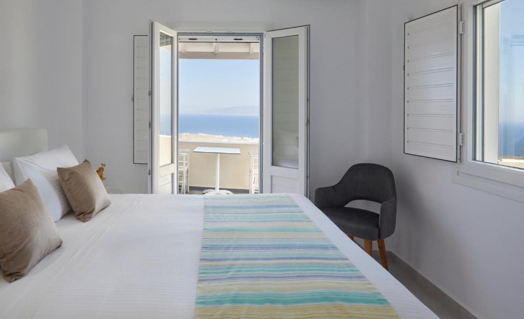 Uma cama ou camas num quarto em Anchor Suites