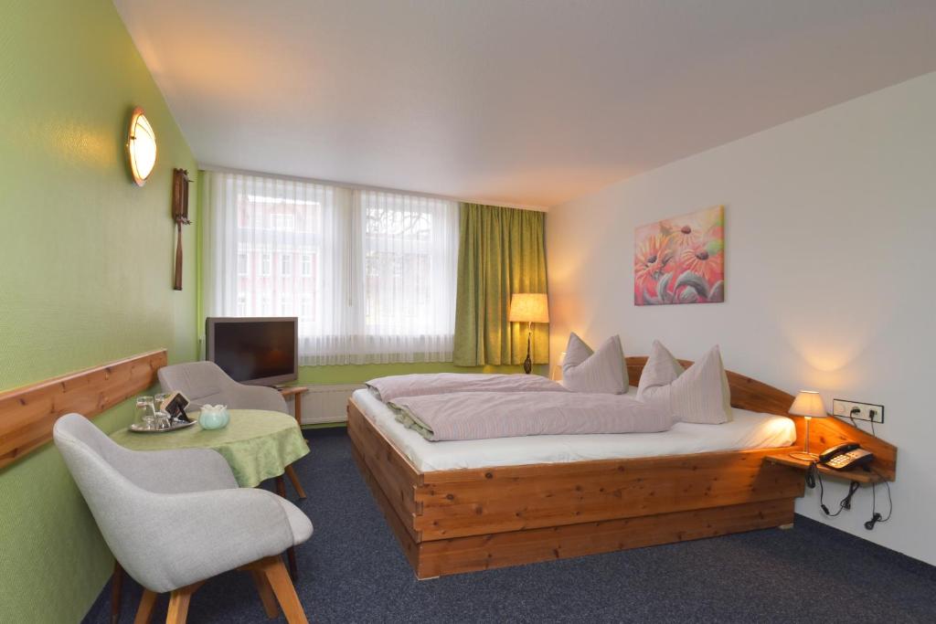 Postel nebo postele na pokoji v ubytování Hotel Goldene Sonne