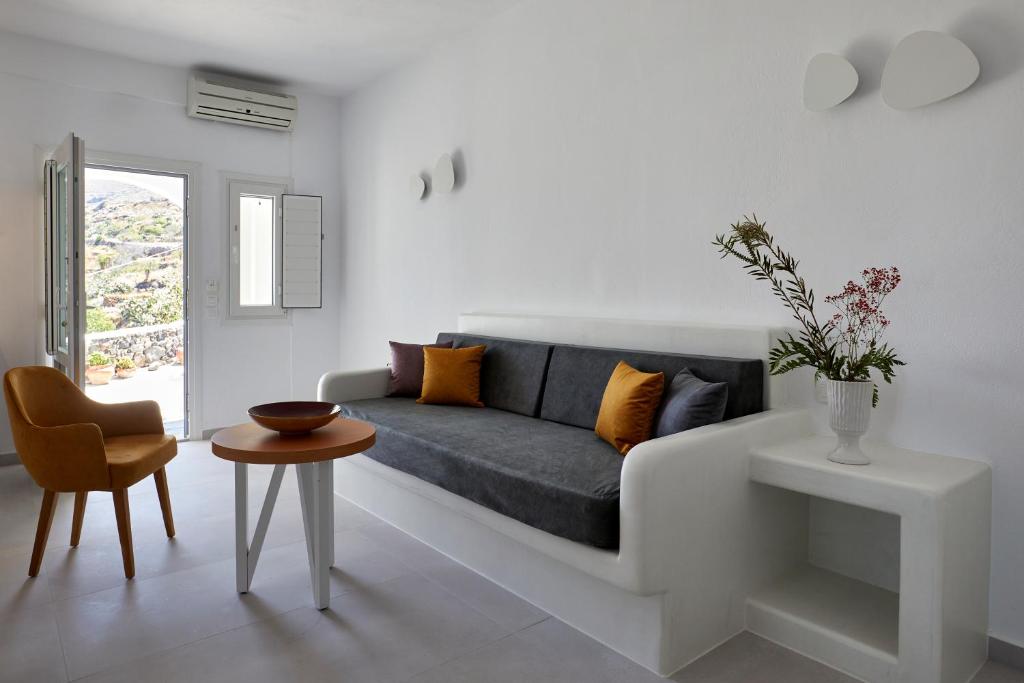 Uma área de estar em Anchor Suites