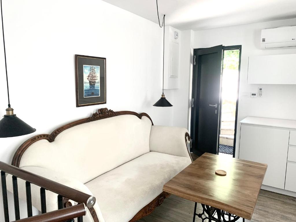 ArtSpace Location-Opatija-3 bedroom House with Rooftop Garden by Beach - Casa De Tres Dormitorios