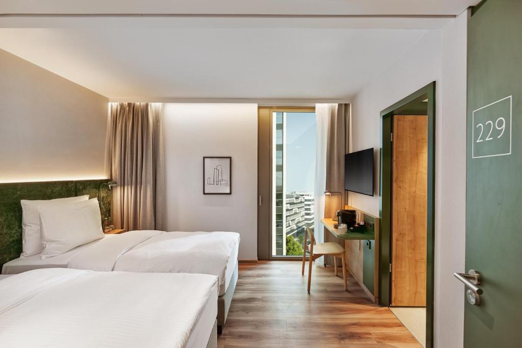 Postel nebo postele na pokoji v ubytování H+ Hotel Frankfurt Eschborn