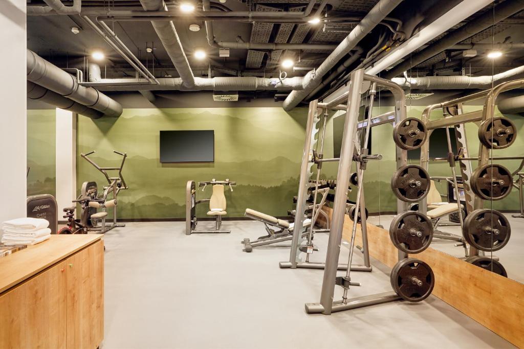 Fitness centrum a/nebo fitness zařízení v ubytování H+ Hotel Frankfurt Eschborn