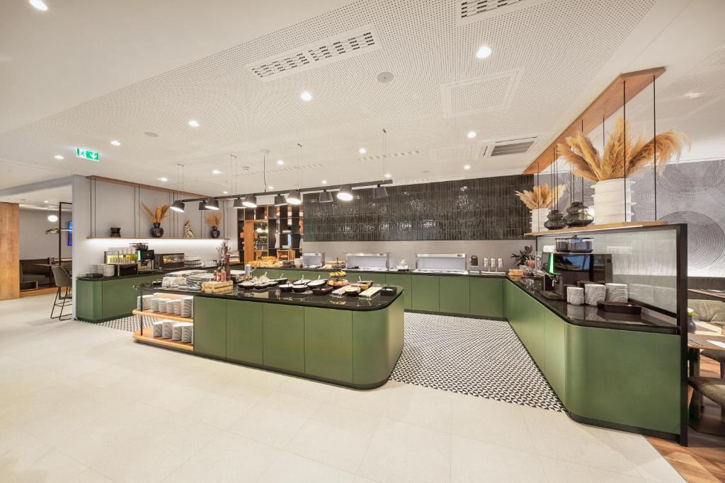 Kuchyň nebo kuchyňský kout v ubytování H+ Hotel Frankfurt Eschborn