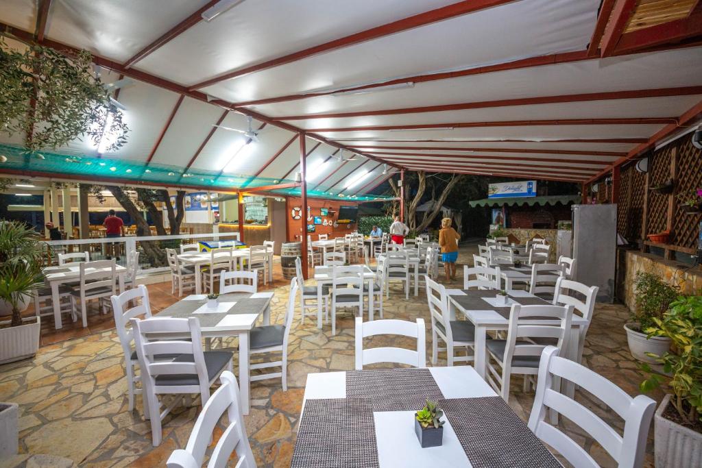 Delight Beach Hotel - Image 11