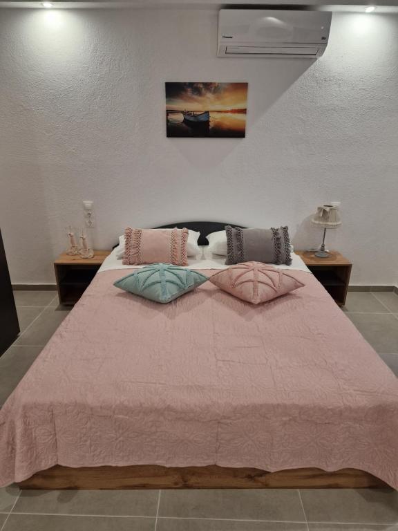 Ένα ή περισσότερα κρεβάτια σε δωμάτιο στο Το Στενάκι