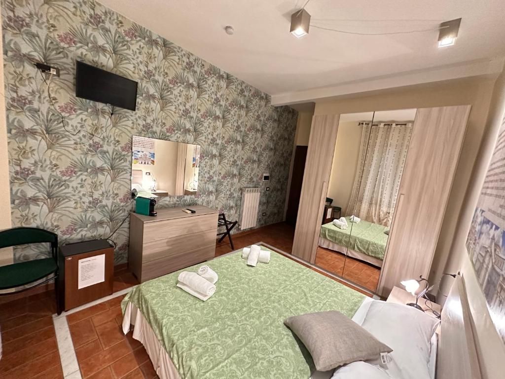 Uma cama ou camas num quarto em five keys