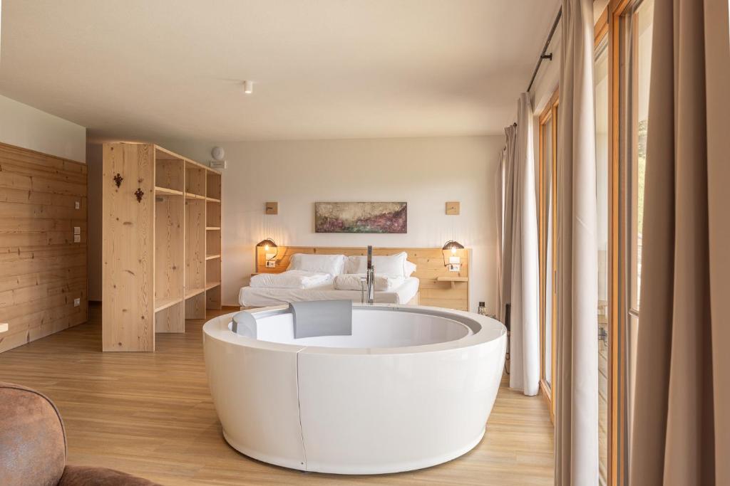 Giallo Dolomiti Wellness - Junior Suite With Terrace