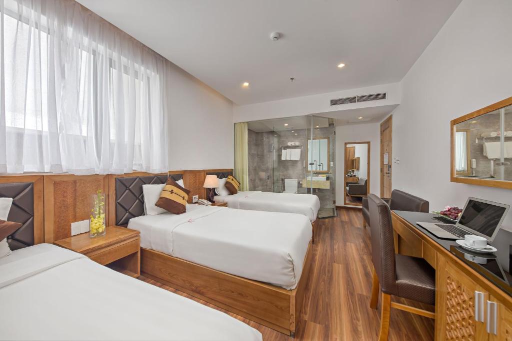 Phòng Gia Đình Deluxe Nhìn Ra Thành Phố