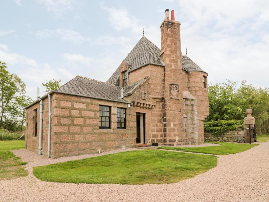 an old brick building with a chimney on top at Holly Leaf Cottage - Drum Castle Estate in Banchory