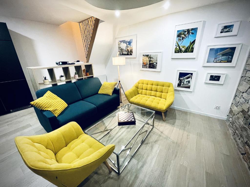 Χώρος καθιστικού στο Hypercentre de Vienne appartement Miami écran de cinéma proche LYON